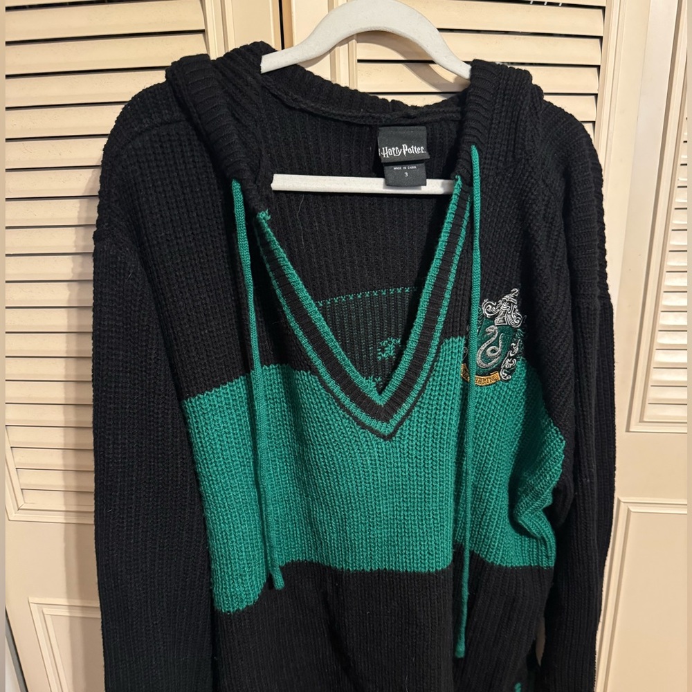 Harry Potter Plus size 3 Slytherin pullover sweater with hood